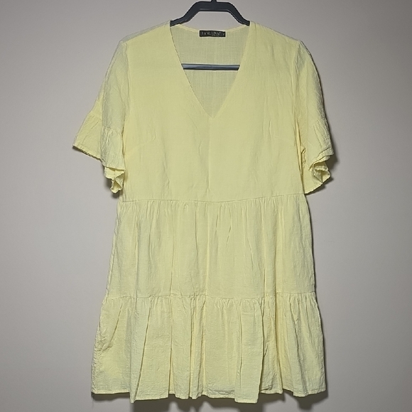 Fancyinn Dresses & Skirts - Fancyinn Light Yellow V-Neck Dress With Pockets